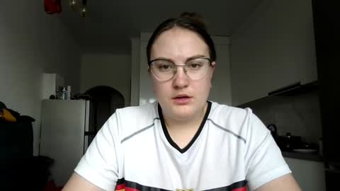 lunavelvet3 online show from 12-17-25, 10:54