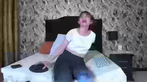   Luna velvet   online show from 09-23-25, 01:36