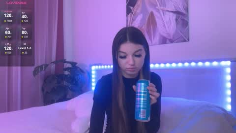 Snapshot of lunavine chatting on 11-06-25, 11:00 Veronica online show from 11-06-25, 11:00