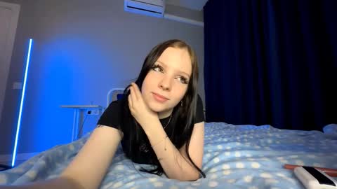 Snapshot of lunavoyce chatting on 11-08-25, 02:50 Lunavoyce online show from 11-08-25, 02:50