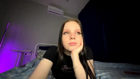 Snapshot of lunavoyce chatting on 11-09-25, 04:16 Lunavoyce online show from 11-09-25, 04:16