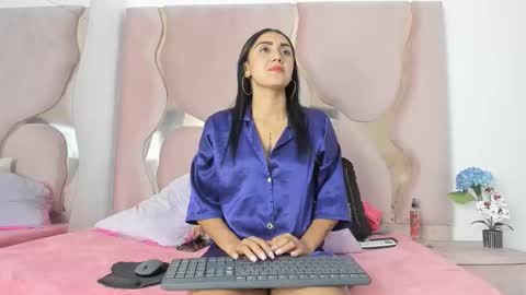 Snapshot of lunaxht chatting on 10-23-25, 12:59 lunaxht online show from 10-23-25, 12:59