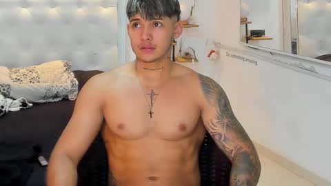 Snapshot of lunay_xtreemboy chatting on 10-11-25, 12:10 Lunay online show from 10-11-25, 12:10