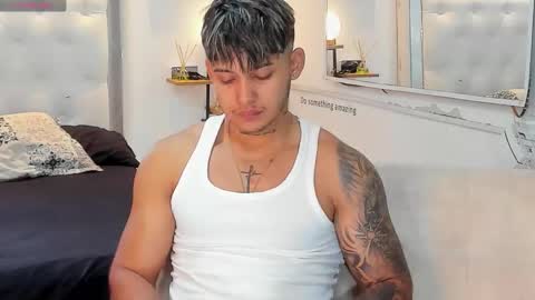 Snapshot of lunay_xtreemboy chatting on 10-11-25, 08:18 Lunay online show from 10-11-25, 08:18