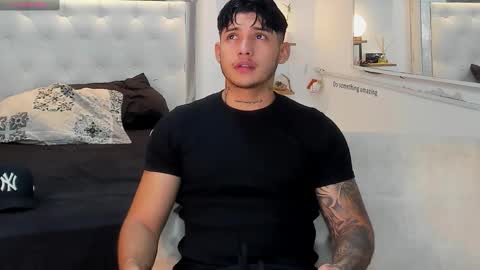 Snapshot of lunay_xtreemboy chatting on 10-14-25, 09:59 Lunay online show from 10-14-25, 09:59