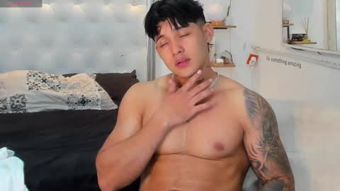 Snapshot of lunay_xtreemboy chatting on 10-22-25, 12:00 Lunay online show from 10-22-25, 12:00