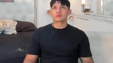 Snapshot of lunay_xtreemboy chatting on 10-23-25, 12:32 Lunay online show from 10-23-25, 12:32