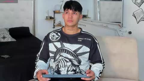 Snapshot of lunay_xtreemboy chatting on 11-05-25, 05:57 Lunay online show from 11-05-25, 05:57