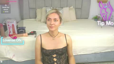 Snapshot of lunitadiva chatting on 10-27-25, 01:59 lunitadiva online show from 10-27-25, 01:59