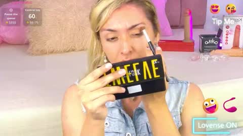 Snapshot of lunitadiva chatting on 11-17-25, 12:55 lunitadiva online show from 11-17-25, 12:55