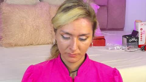 Snapshot of lunitadiva chatting on 11-18-25, 01:26 lunitadiva online show from 11-18-25, 01:26