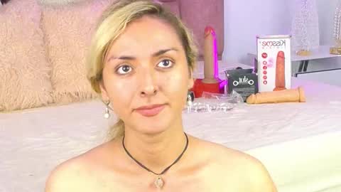 Snapshot of lunitadiva chatting on 11-19-25, 01:55 lunitadiva online show from 11-19-25, 01:55