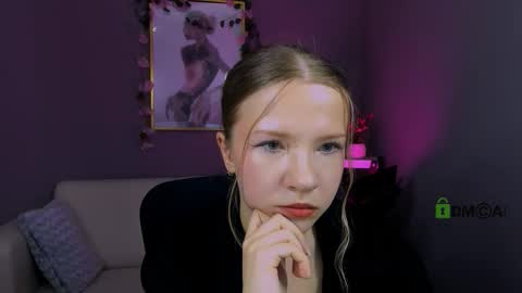 Snapshot of lunna_bella_ chatting on 09-23-25, 10:07 lunna online show from 09-23-25, 10:07