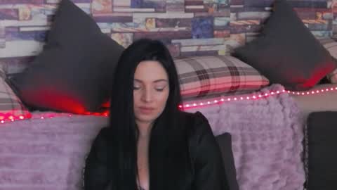 LunnaGray online show from 10-08-25, 08:01