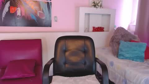 Snapshot of lunoox_ chatting on 02-05-25, 03:31 LunoxLili online show from 02-05-25, 03:31