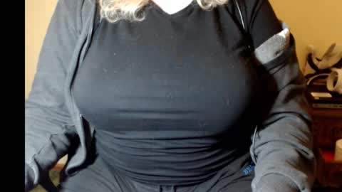 LunoviaXL online show from 11-20-25, 09:58