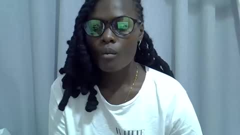 Snapshot of lupitah_ chatting on 10-19-25, 10:21 sweet girl online show from 10-19-25, 10:21