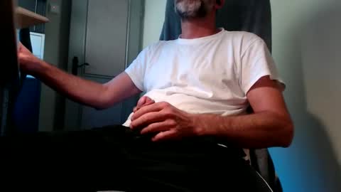 Snapshot of lure4beef chatting on 10-18-25, 08:26 lure4beef online show from 10-18-25, 08:26