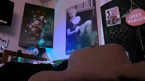 .Clarissa. Follow me on Instagram   miss buns  online show from 11-02-25, 11:01