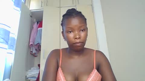 Snapshot of lustrousnerd chatting on 11-19-25, 07:41 Noreh online show from 11-19-25, 07:41