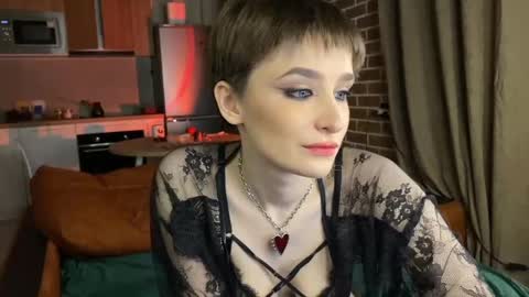 Snapshot of lusylune chatting on 02-12-25, 11:20 Luy online show from 02-12-25, 11:20