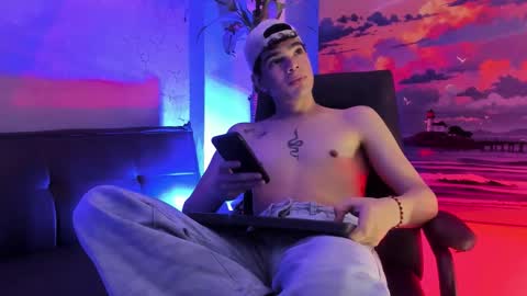 Snapshot of luuck_6 chatting on 02-15-26, 07:51 luuck online show from 02-15-26, 07:51