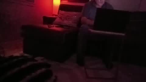 Snapshot of luv2toknstrok chatting on 09-21-25, 11:01 Luv2tokNstrok online show from 09-21-25, 11:01