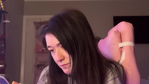 Snapshot of luvtheattention chatting on 02-17-25, 04:09 AB online show from 02-17-25, 04:09