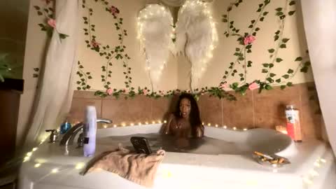 luvvlee online show from 10-24-25, 08:38