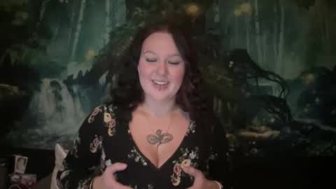 Snapshot of luvvvmia chatting on 10-17-25, 08:33 luvvvmia online show from 10-17-25, 08:33