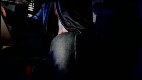 Snapshot of lux_dei chatting on 11-11-25, 01:05 Im a - CAMGUY YOU LIKE to FUCK online show from 11-11-25, 01:05