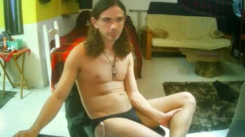 Snapshot of lux_uri chatting on 11-08-25, 11:25 James online show from 11-08-25, 11:25