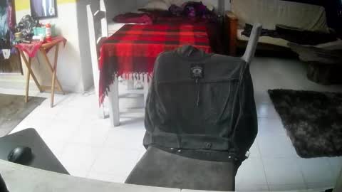 Snapshot of lux_uri chatting on 11-13-25, 10:52 James online show from 11-13-25, 10:52