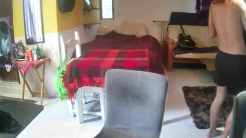 Snapshot of lux_uri chatting on 11-23-25, 10:20 James online show from 11-23-25, 10:20