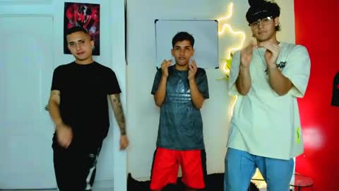 Snapshot of luxhousexx chatting on 04-10-26, 03:12 Jackson and Matt online show from 04-10-26, 03:12