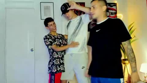 Snapshot of luxhousexx chatting on 04-16-26, 01:39 Jackson and Matt online show from 04-16-26, 01:39