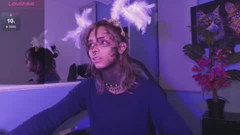 Snapshot of luxiel_ chatting on 11-13-25, 10:52 Luxiel 3 online show from 11-13-25, 10:52