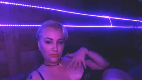 Lux Lovers Live online show from 10-07-25, 07:05