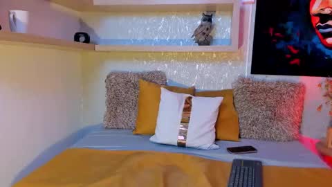    online show from 10-11-25, 03:06