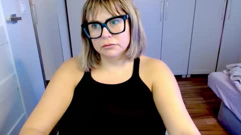 Snapshot of luxxx_diana chatting on 01-16-26, 06:50 Diana online show from 01-16-26, 06:50