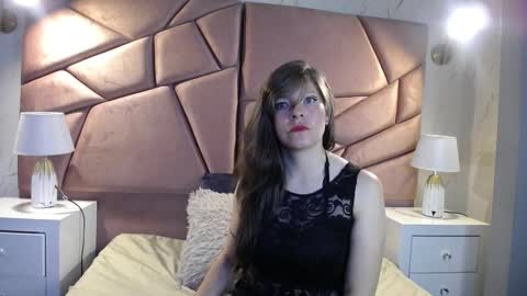 Snapshot of luzhy chatting on 10-23-25, 12:04 luzy online show from 10-23-25, 12:04
