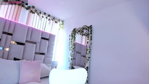 Snapshot of lya_brown chatting on 11-21-25, 12:15 lya_brown online show from 11-21-25, 12:15