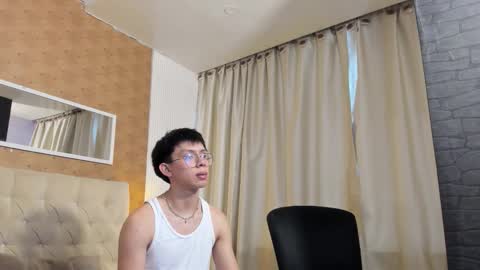 Snapshot of lyan_twink chatting on 10-15-25, 07:36 Lyan online show from 10-15-25, 07:36