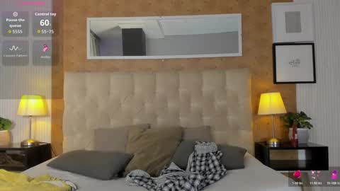 Snapshot of lyan_twink chatting on 11-14-25, 07:45 Lyan online show from 11-14-25, 07:45