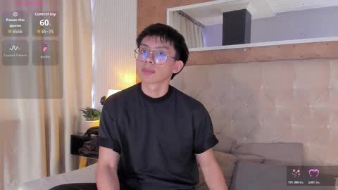 Snapshot of lyan_twink chatting on 11-15-25, 07:10 Lyan online show from 11-15-25, 07:10