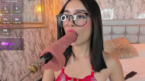 Snapshot of lyen_rae chatting on 12-19-24, 11:14 Lyen Rae online show from 12-19-24, 11:14