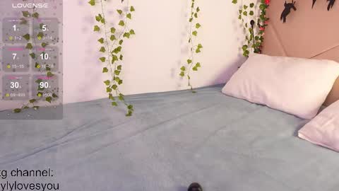 Lyly   online show from 10-17-25, 05:43