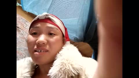 Snapshot of lyn_eva chatting on 02-12-26, 12:44 lyn_eva online show from 02-12-26, 12:44