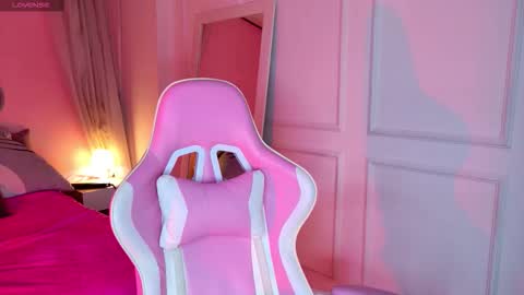 Snapshot of lyna_love chatting on 11-05-25, 08:42 Lyna love online show from 11-05-25, 08:42