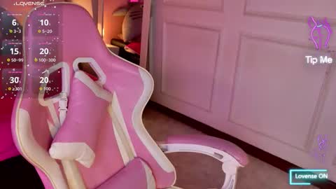 Snapshot of lyna_love chatting on 11-19-25, 11:27 Lyna love online show from 11-19-25, 11:27